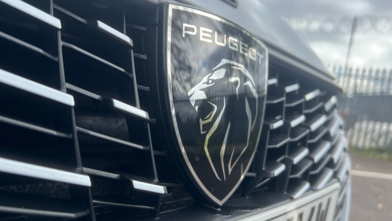 Peugeot 208 1.2 Hybrid 110 Allure 5dr e-DSC6 Petrol Hatchback